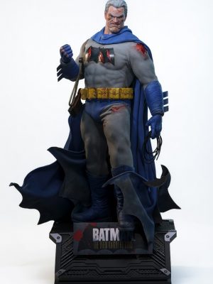 Hot Toys CMS031 Batman: The Dark Knight Returns 1/6th scale Batman (Battle Damaged Version) Collectible Figure